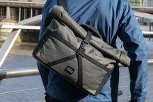 Brompton ブロンプトン BOROUGH BAG 14L モスグリーン Brompton Borough Roll Top Bike Bag - 14L - olive | BIKE24
