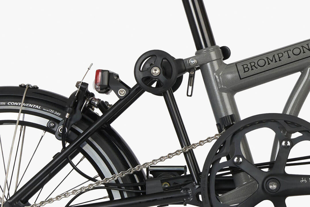 Brompton outlet black wheels