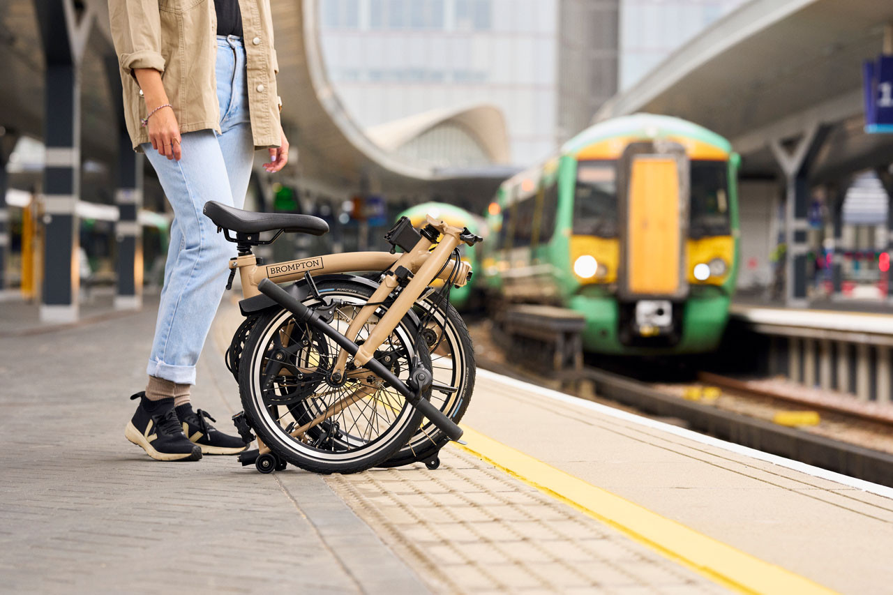 ブロンプトン BROMPTON BROMPTON C Line Explore 12spd (Mハンドル、ラック有り) サンド