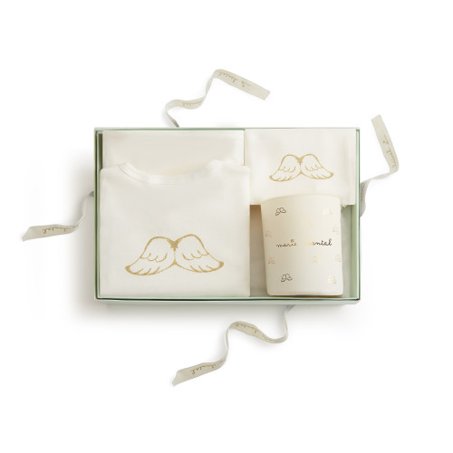 Keep cozy with The Deon Gift Set. Mama can relax with our signature candle, Marie-Chantal Angel and baby in our soft jersey two piece Angel Wing set.
