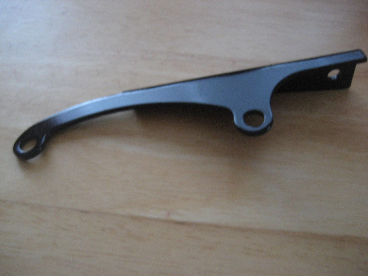 R26 EXHAUST PIPE BRACKET - 18214090143
