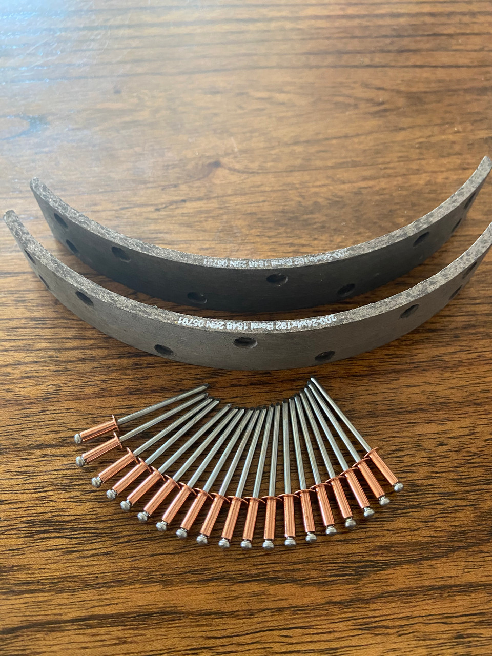 HALF HUB BERAL BRAKE LININGS SET W/COPPER RIVETS (1 WHEEL
