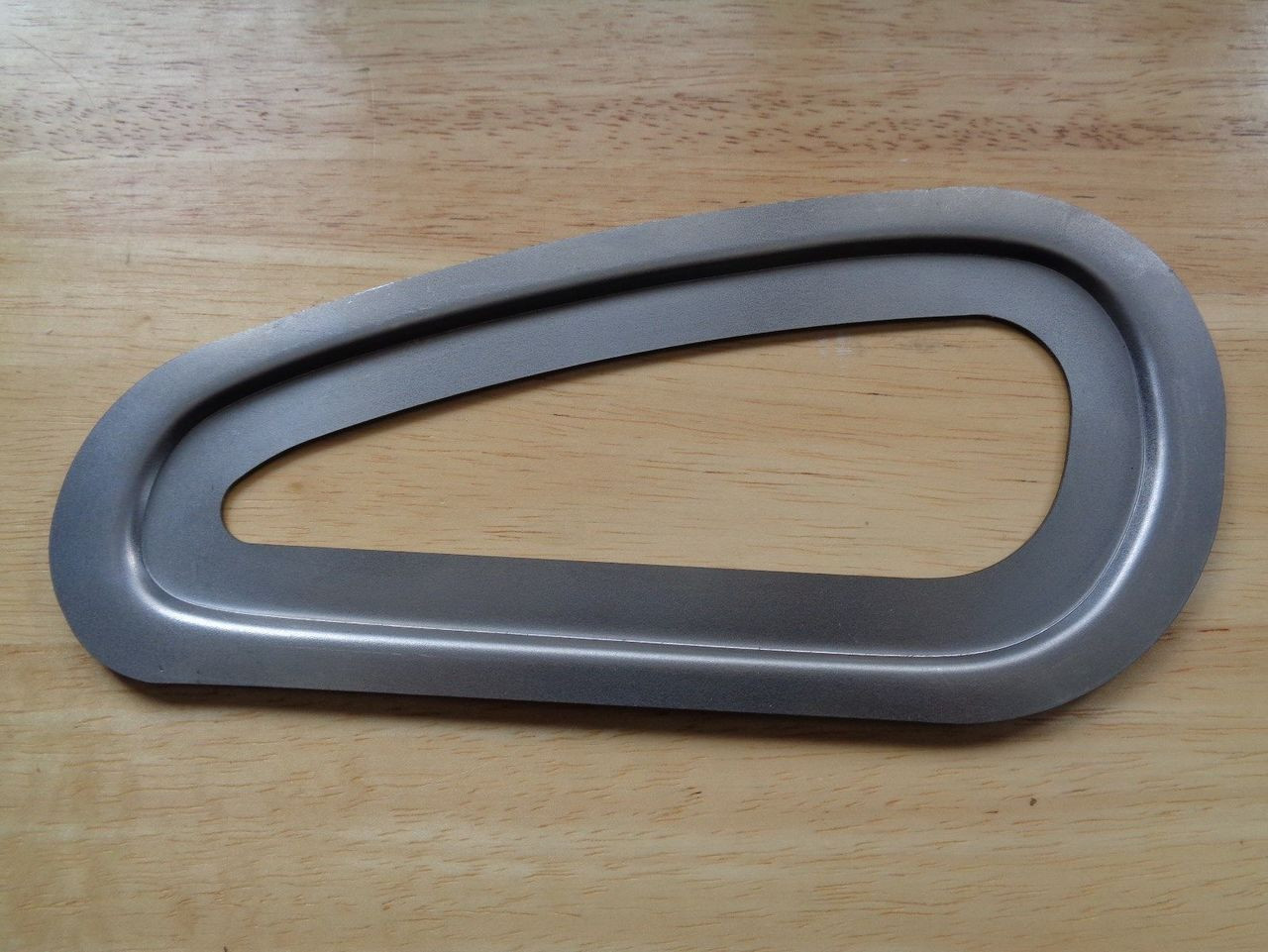 R50-69S GAS TANK KNEE PAD HOLDER R.H. WELD-ON -16114080187