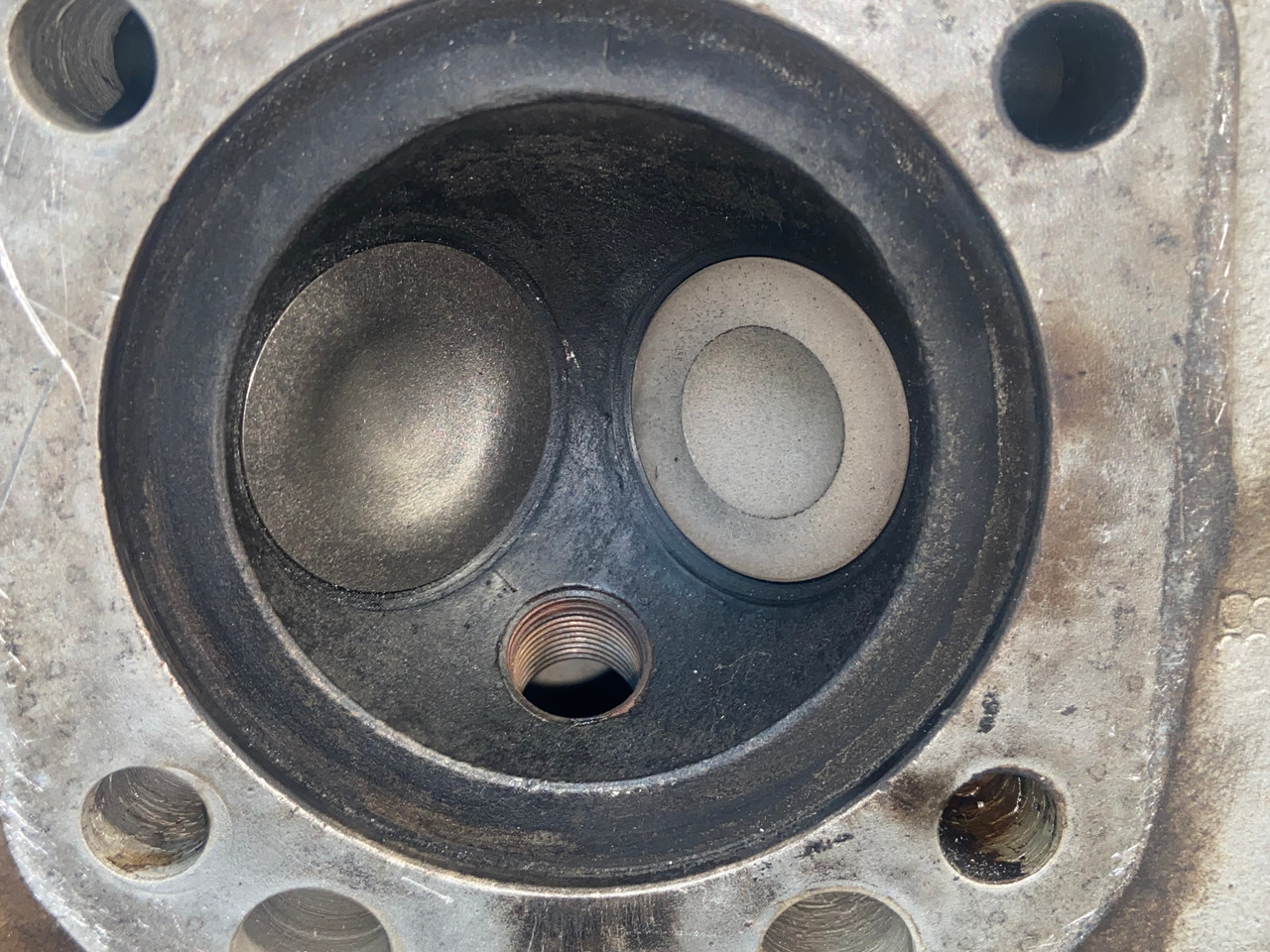 RH USED CYLINDER HEAD R50-60/2 SEE DESCRIPTION - 11120021041-1