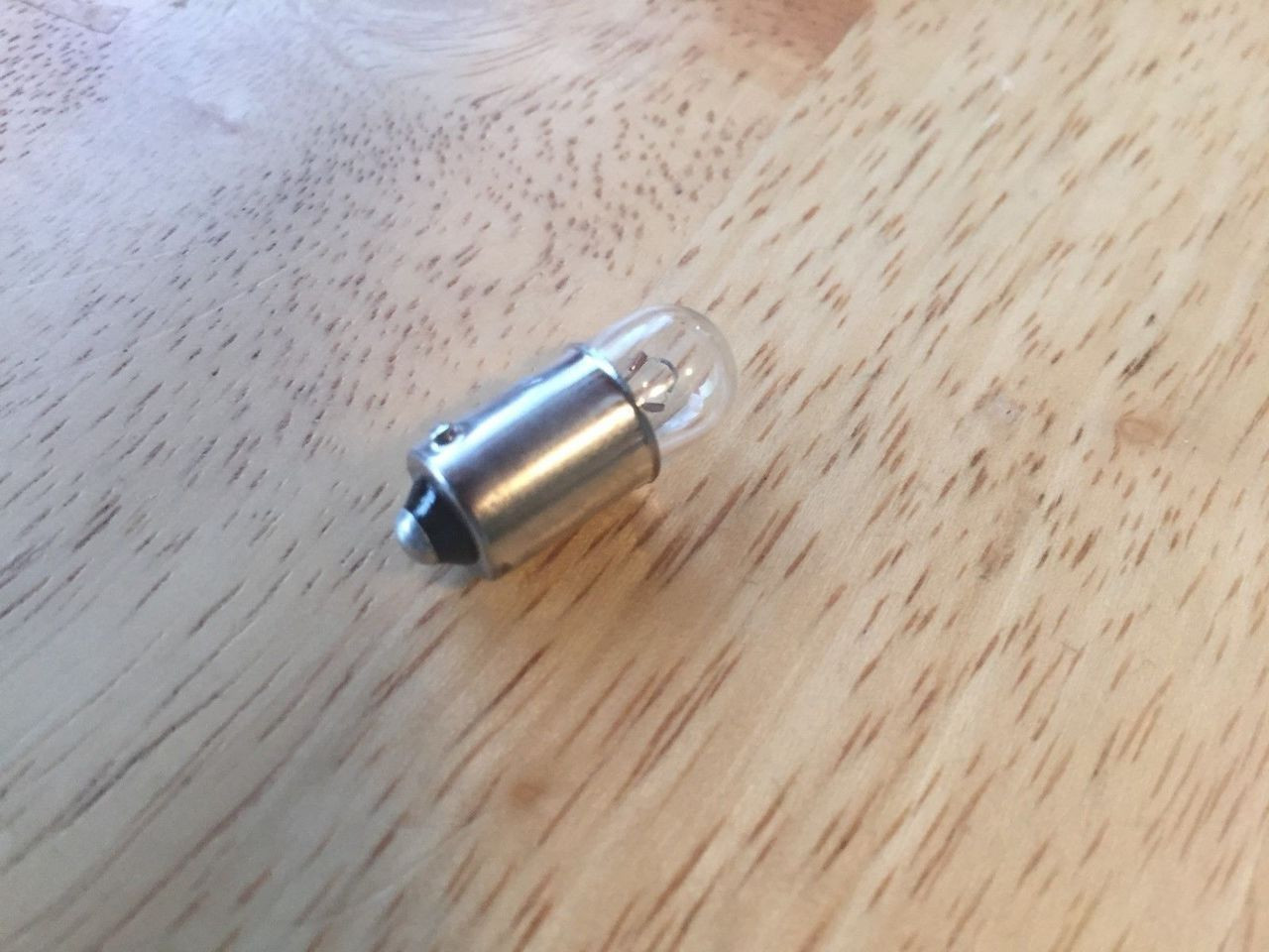 12V 4W BULB FOR RED-GREEN INDICATOR+RUNNING LIGHT BA9S BASE - 07119978243-1