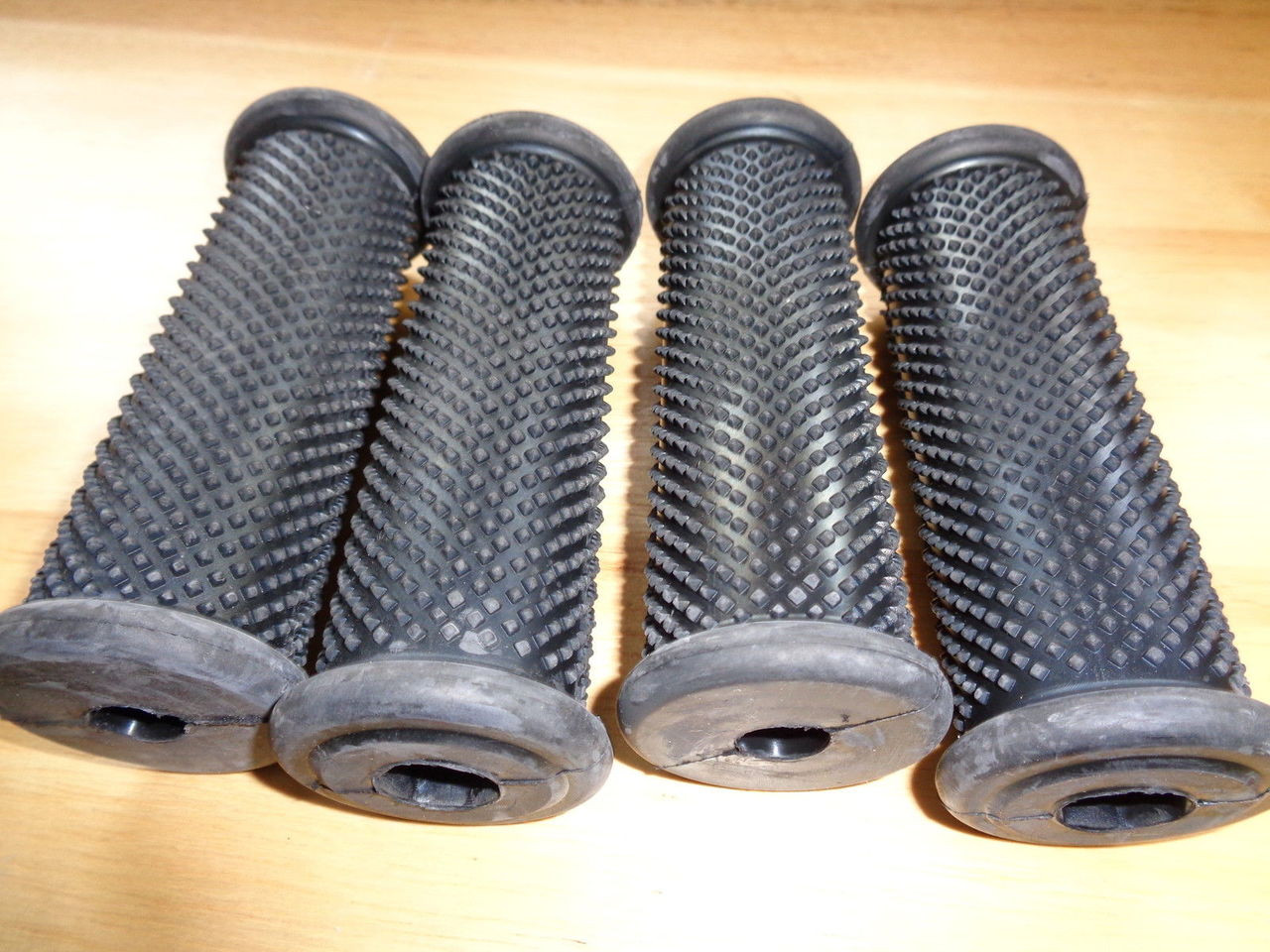 4-  ROUND FOOT PEG RUBBERS PART NOT REPRODUCTION - 46711235428-1