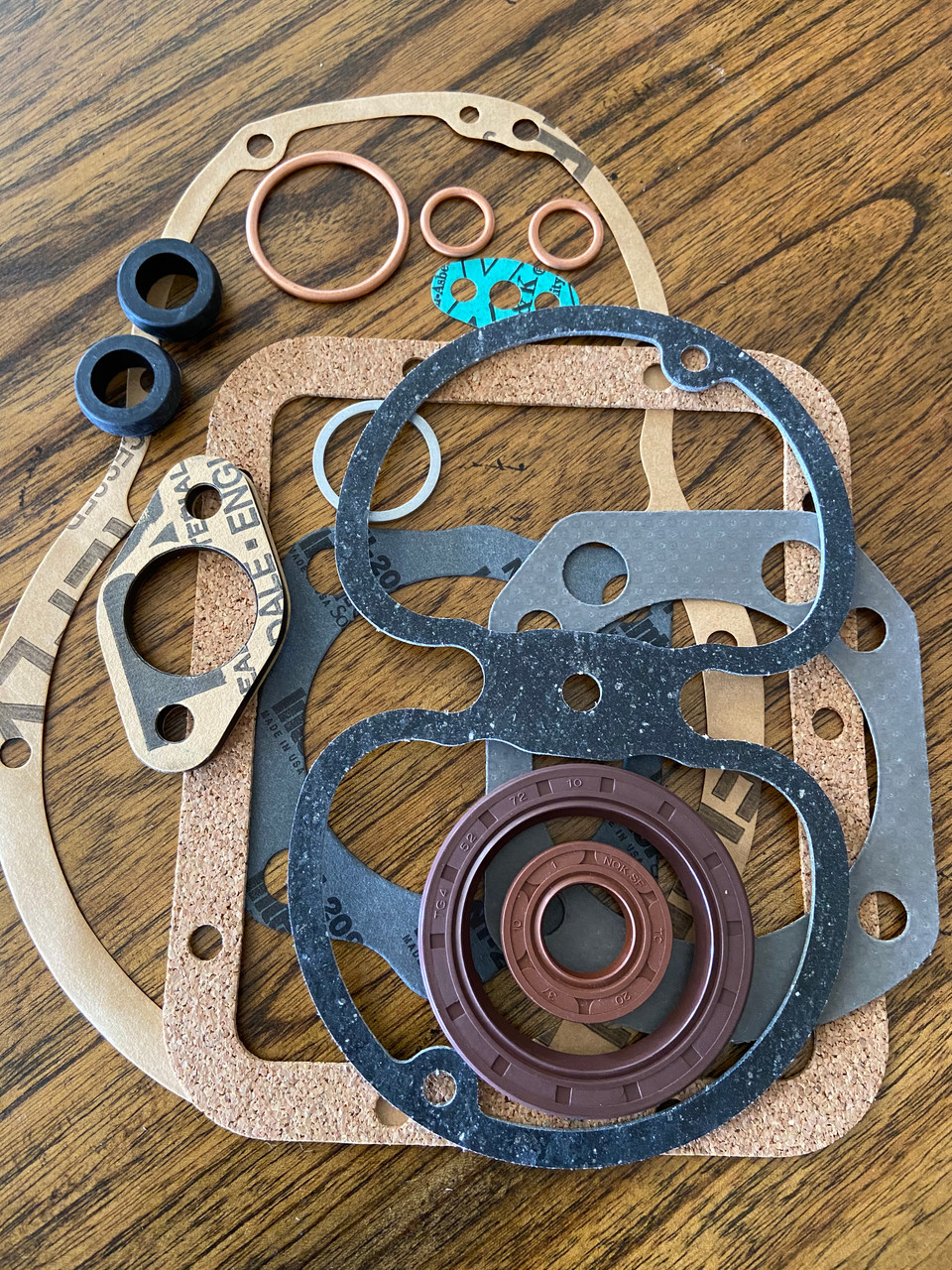 R26 ENGINE GASKET SET WITH VITON SEALS - KC0988