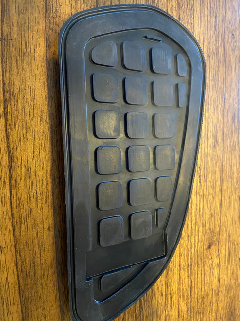 SMALL GAS TANK KNEE PAD RIGHT - 16111232236