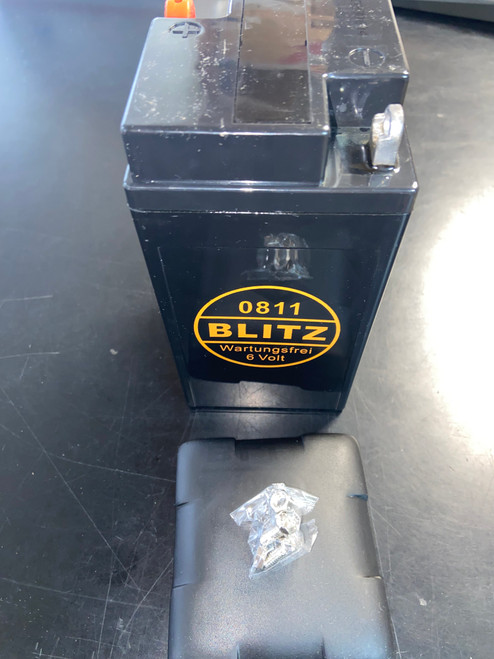 BLITZ 12 AH SMALL SIZE BATTERY W/COVER - 61211353176 Products - Vintage  Beemer Motorcycle Parts