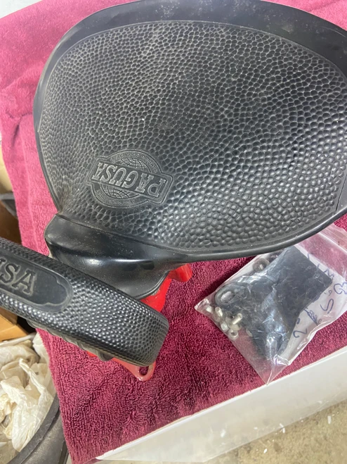 USED PAGUSA FENDER SEAT W/HDWR 52519034015U
