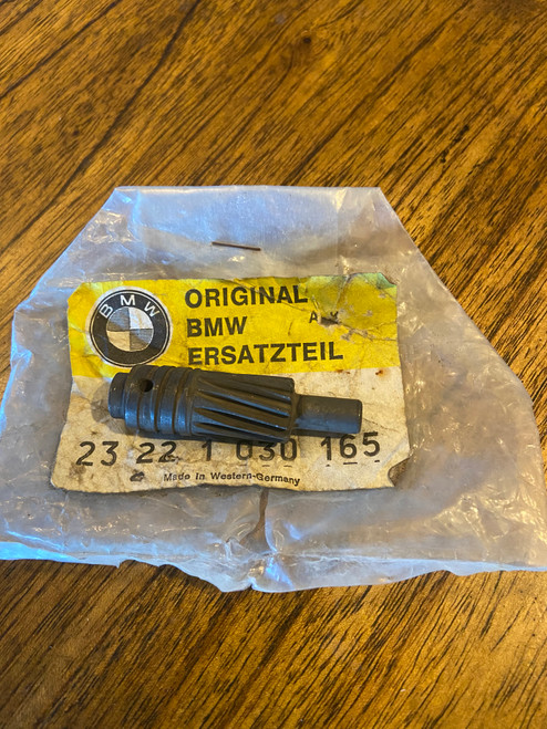 SPEEDOMETER CABLE DRIVE GEAR IN TRANS - 23221030165
