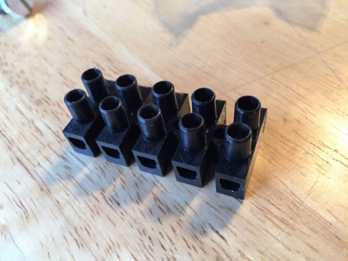 BLACK PLASTIC TERMINAL BLOCK 5 WIRE - 61330000002