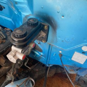 8898 Manual Master Cylinder Bolt On Kit