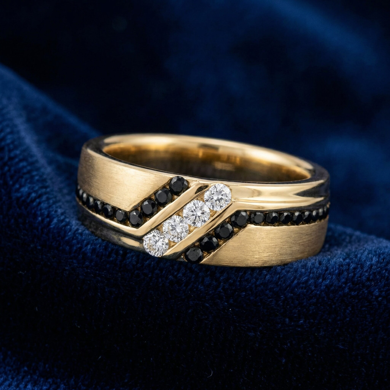 1 Ct TW Mens Black & White Diamond Wedding Band 10k Yellow Gold Ring (H-I, I1)