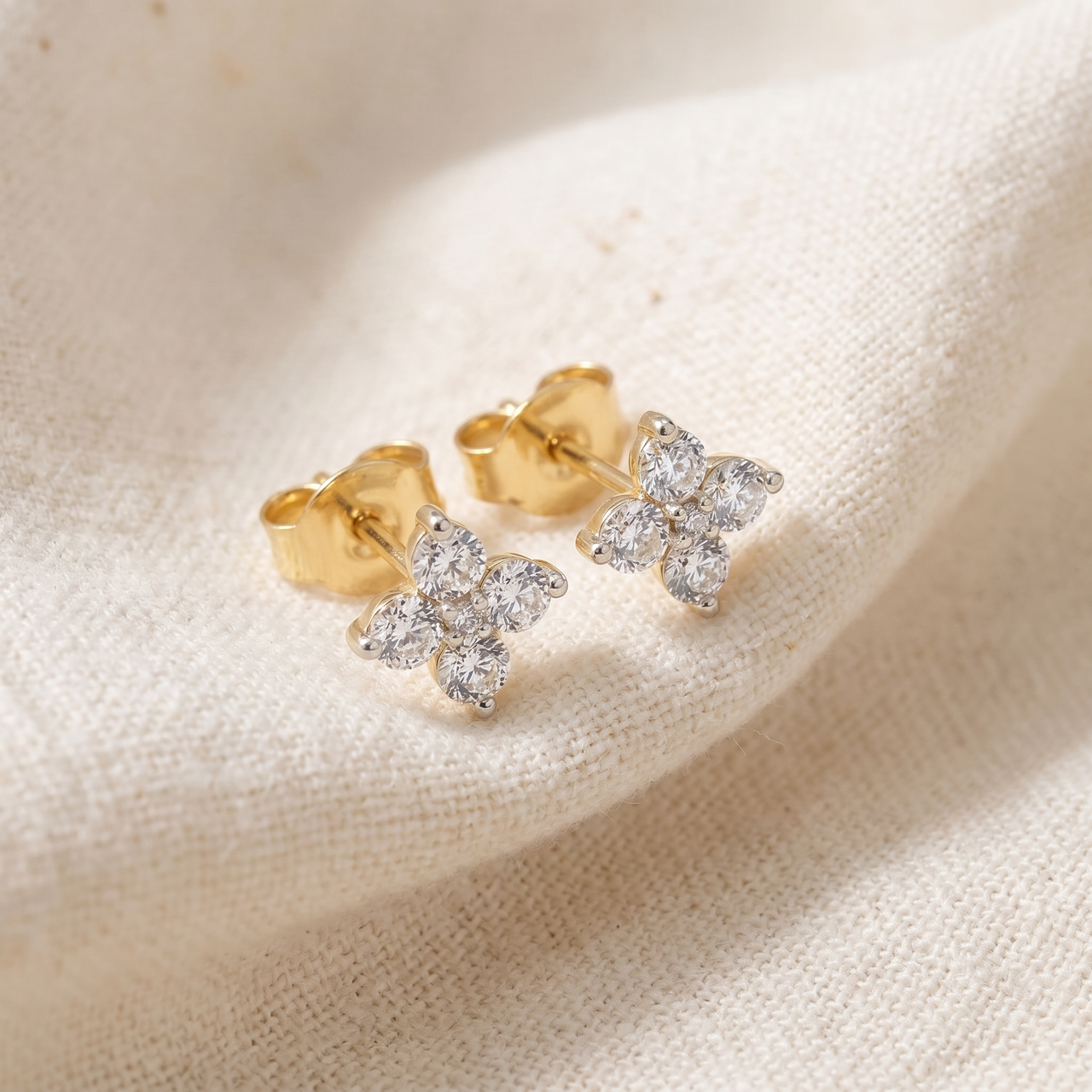 1/2 Ct T.W. Round Diamond Star Studs Women's Yellow Gold Earrings Lab Grown (G-H, VS)