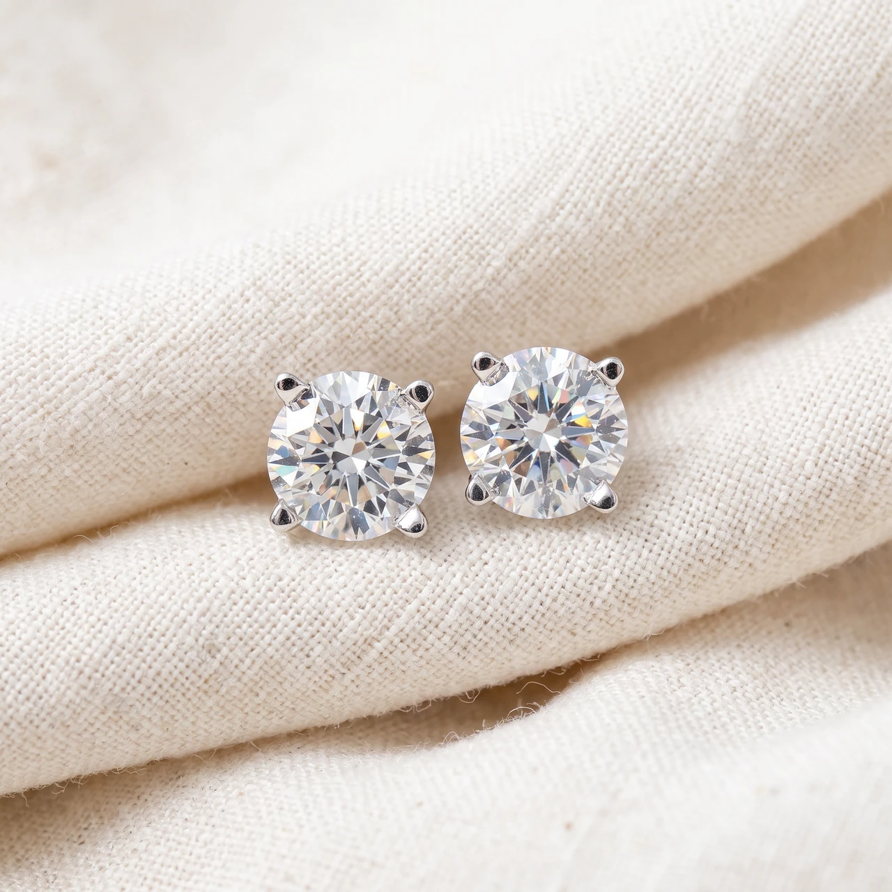 .25 - 1.50 Carat (ctw) Diamond Studs in 14k White Gold Lab Grown (F-G, VS)