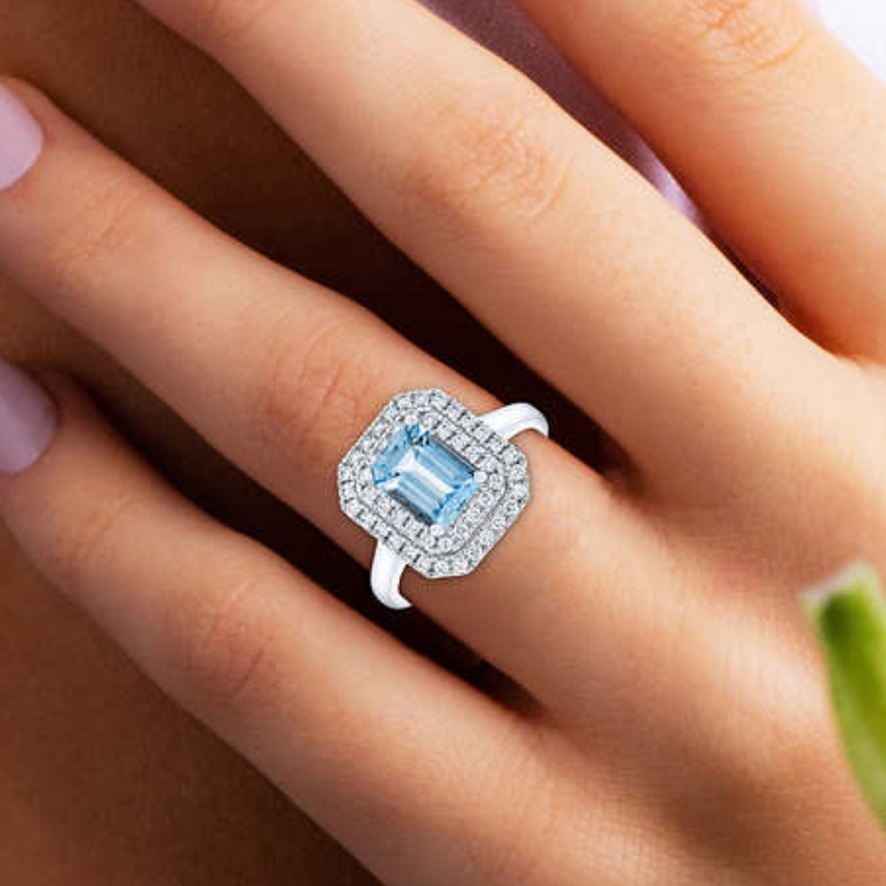 8x6mm Aquamarine & Diamond Halo Ring 14k White Gold (G-H, SI) 8x6mm Aquamarine & Diamond Halo Ring 14k White Gold (G-H, SI)