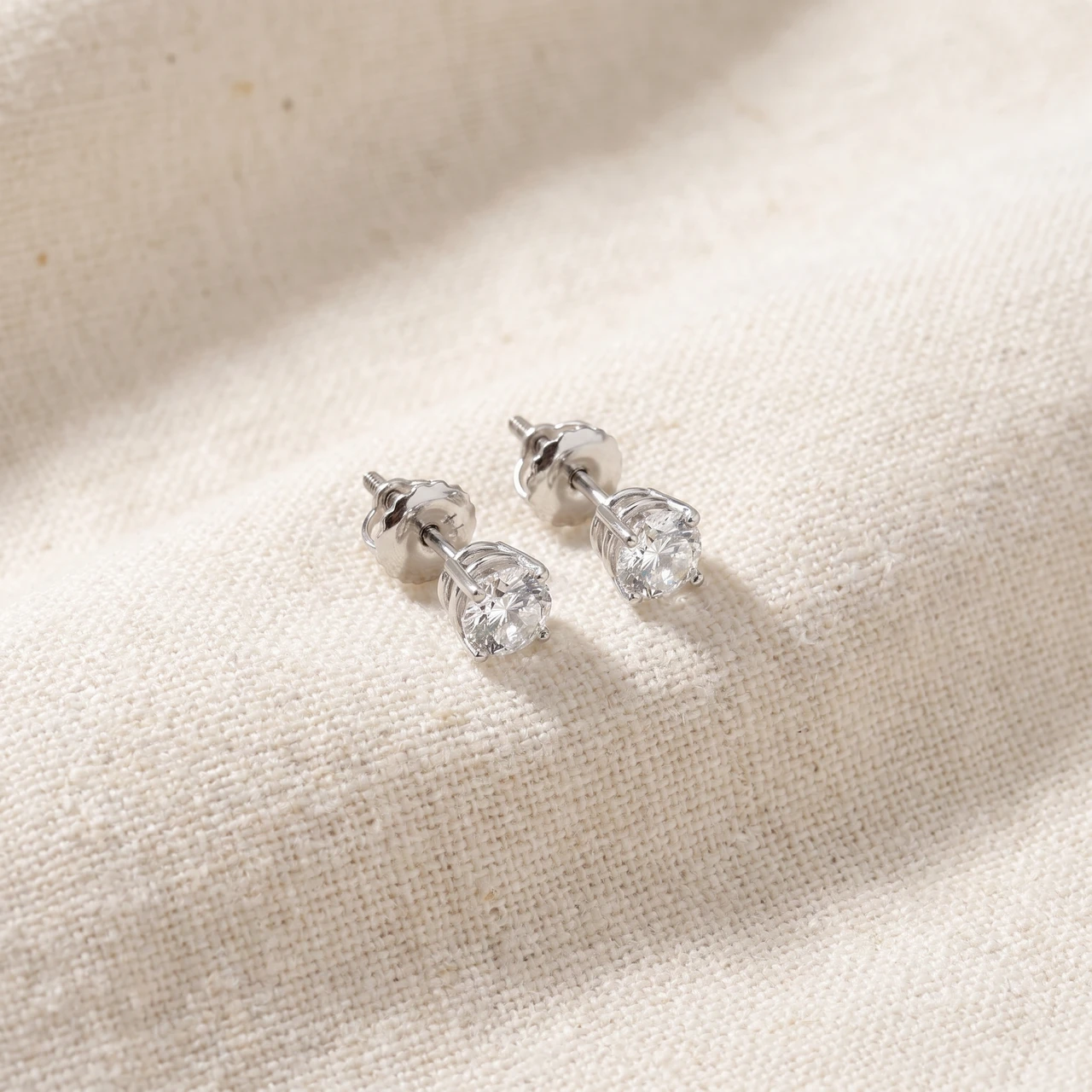1ct 14K White Round Cut Studs Earrings Screw Back (F-G, I1)