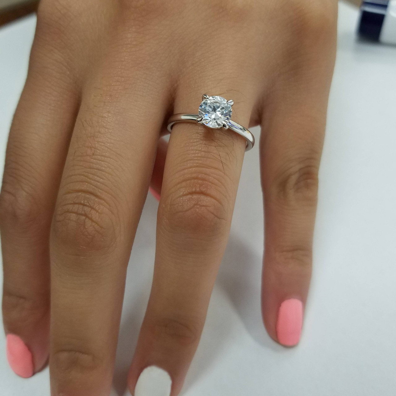 1 carat engagement rings on hand
