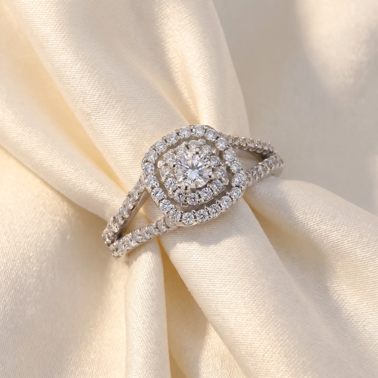 1Ct TW Diamond Double Cushion Halo Engagement Ring in 10k White Gold (G-H, I1)