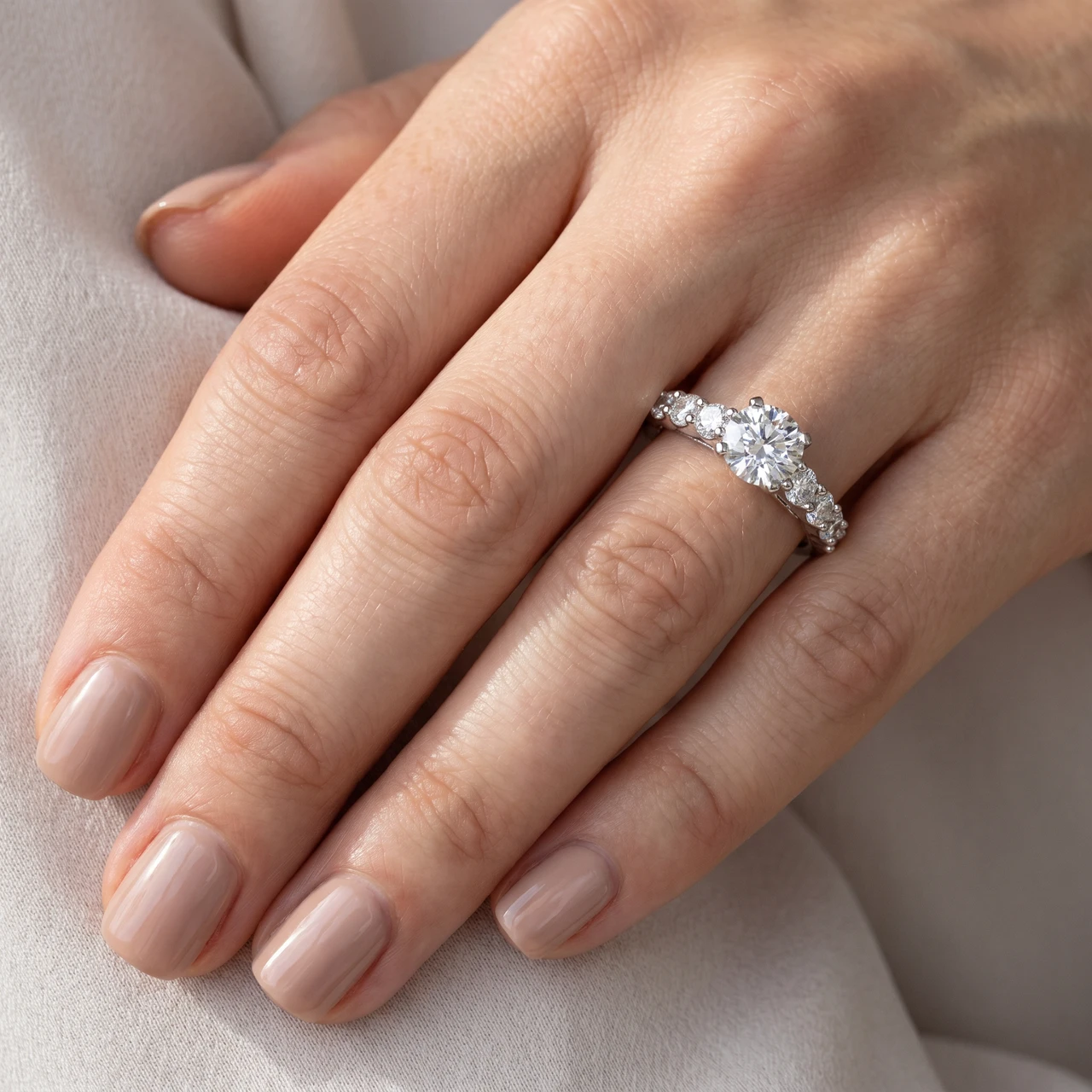 1 1/2Ct Diamond Engagement Ring Round Cut 14k White Gold With Side Stones (G-H, I1)