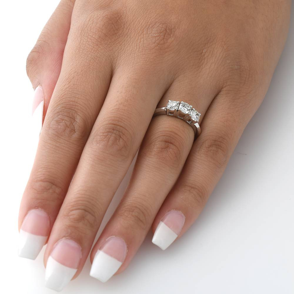 1 Carat 3-Stone Diamond Engagement Ring Solitaire Round Cut 14k White Gold (G-H, I2-I3)