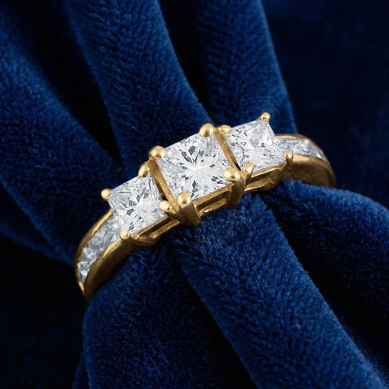 2ct Three Stone Diamond Ring 14K Yellow Gold (H-I, SI)
