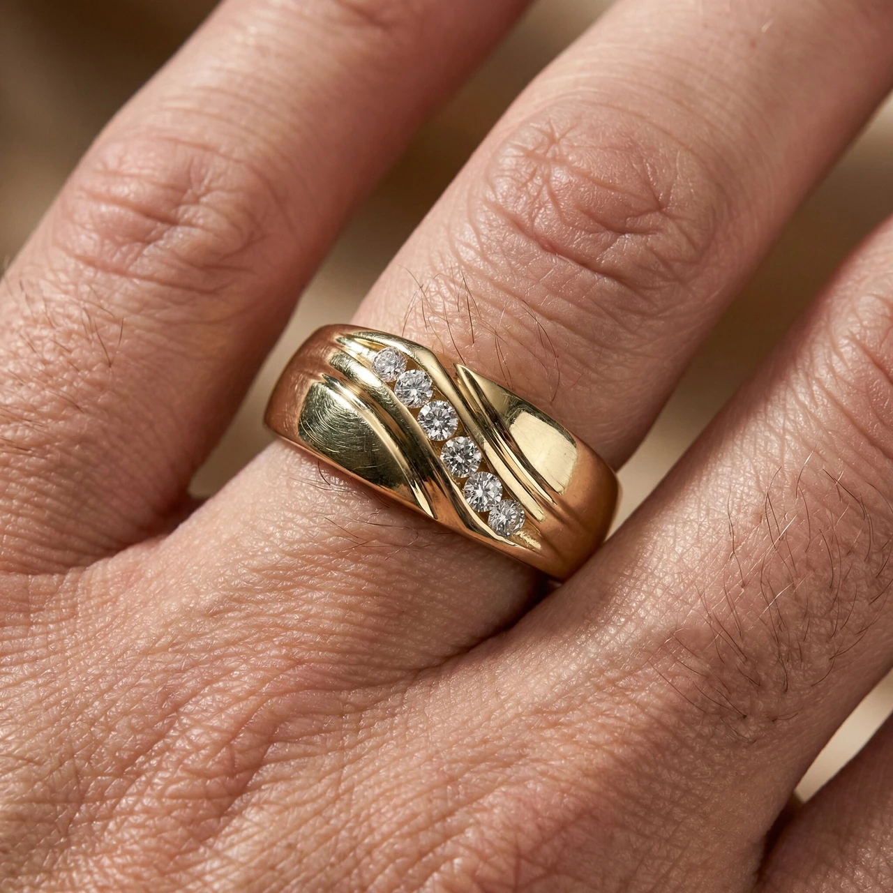 Mens 14K Yellow Gold 1/4ct Diamond Wedding Ring Band (G-H, I1)