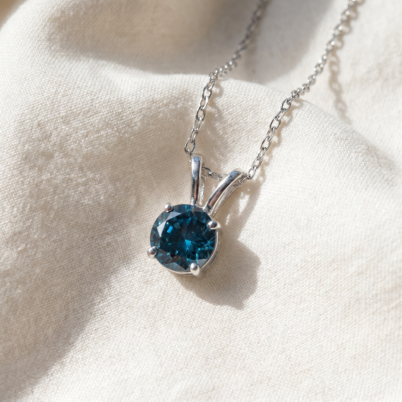 1/2ct Blue Diamond Solitaire 14K White Gold Pendant (Blue, )