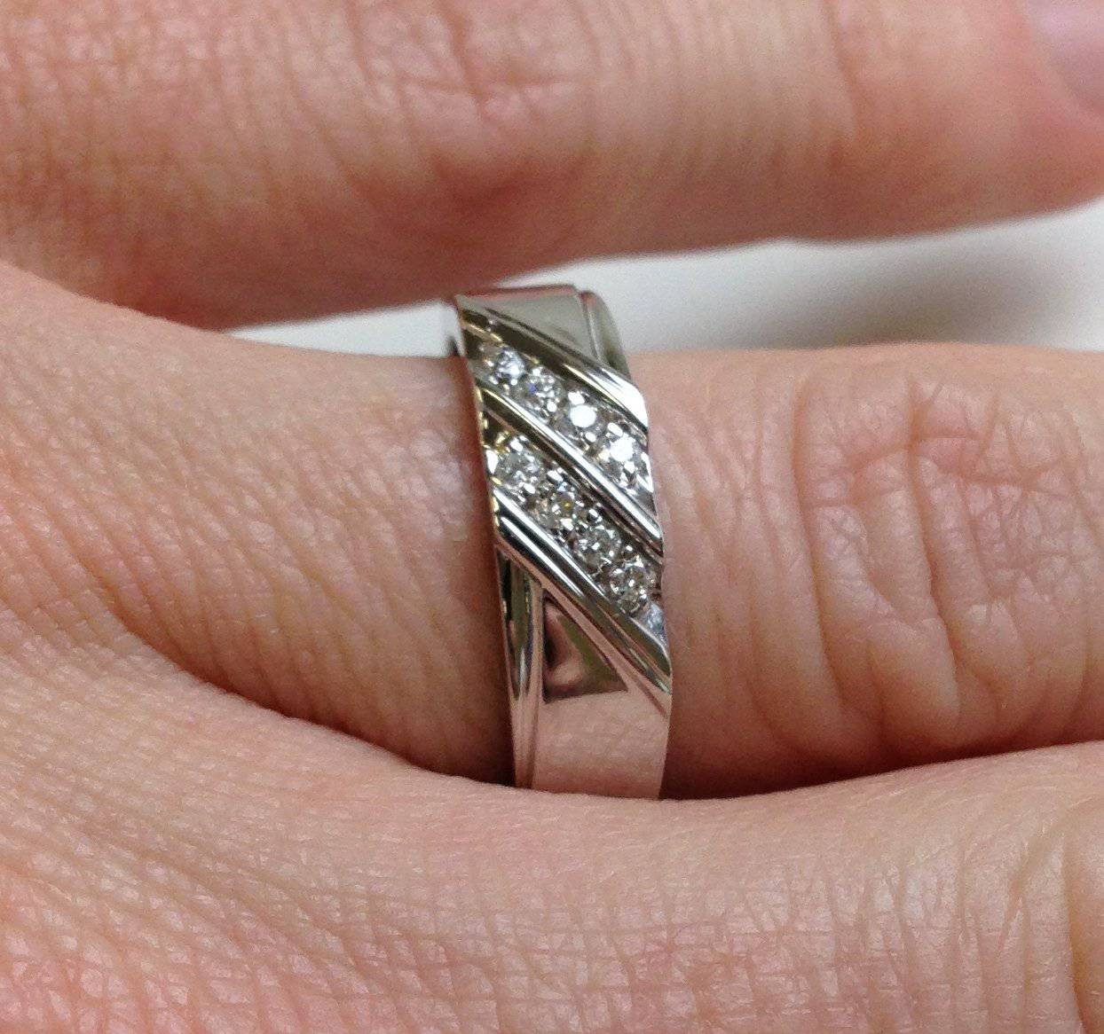 1/10ct Diamond Mens Ring 14K White Gold (G-H, SI)