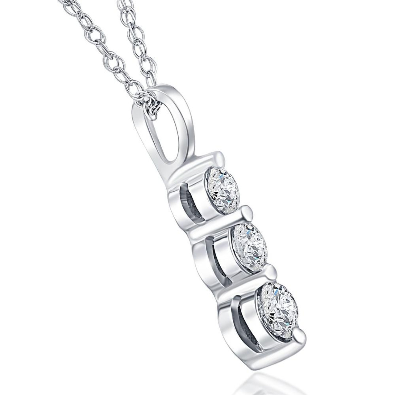 Necklace in 18k white gold with fancy diamond trilogy pendant