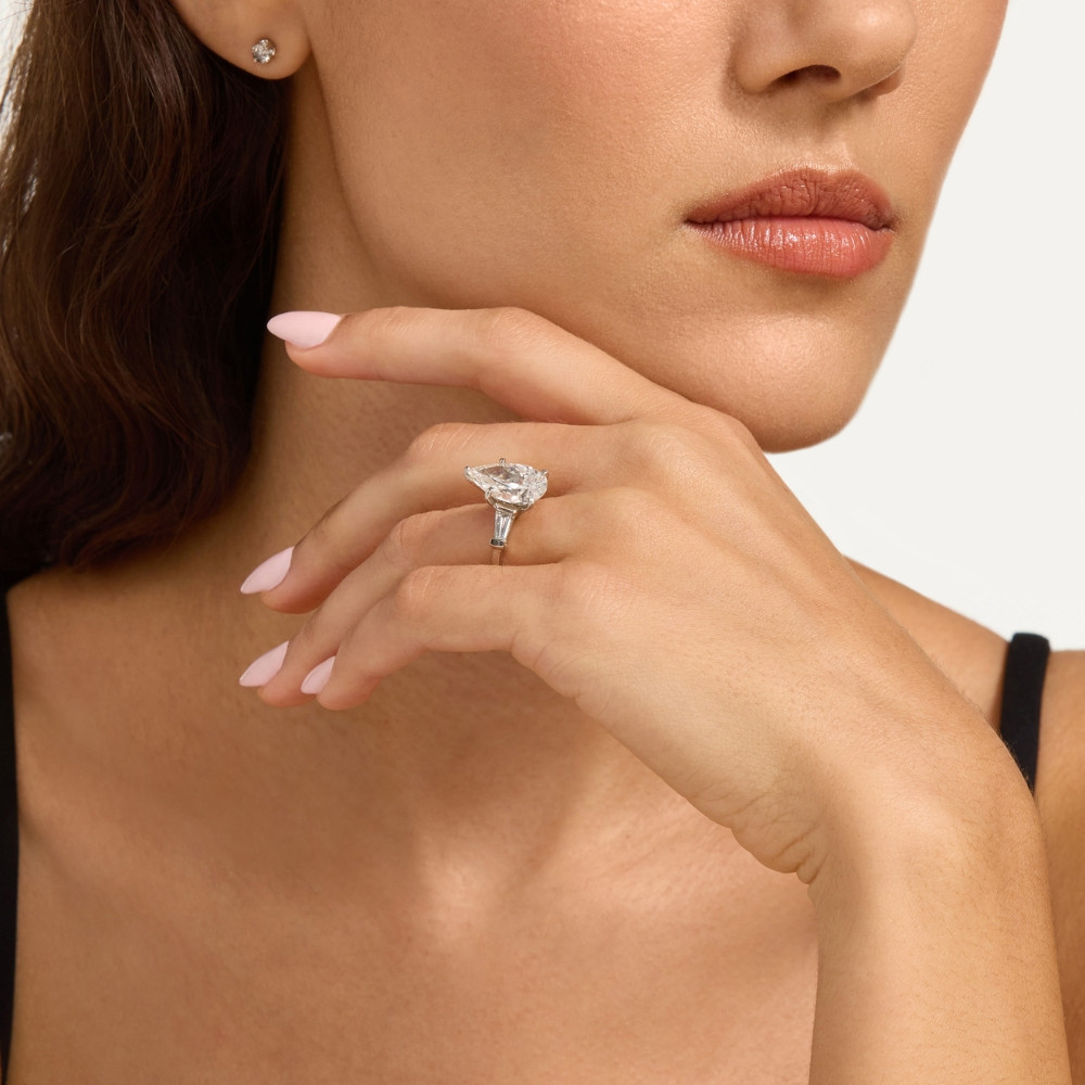 5 1/2Ct Certified Pear & Baguette Diamond Engagement Ring Gold Lab grown (G/VS2) (F-G, VS)