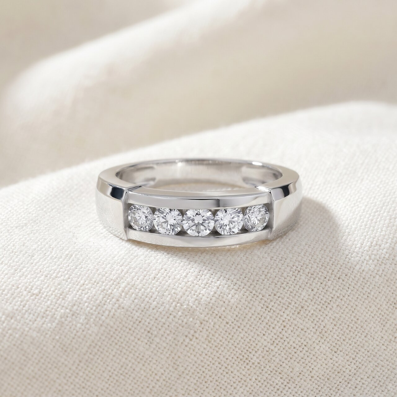 Mens 1/2ct 14K White Gold Round Diamond Wedding Ring (G-H, I1)