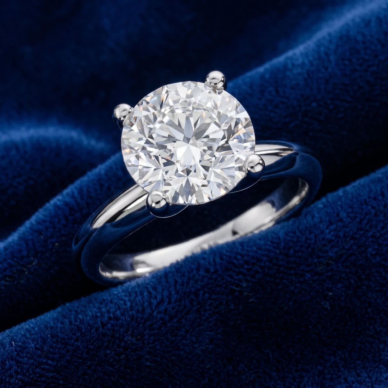 Certified 2.60Ct Solitaire Diamond Engagement Ring Gold or Platinum Lab Grown (G-H, VS2-SI1)