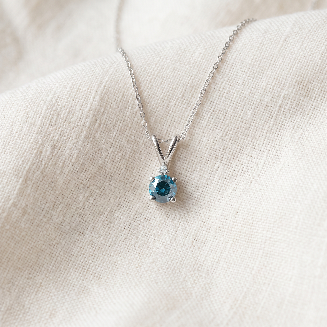 10k White Gold 1/4ct TDW Blue and White Diamond Necklace (H-I, I2-I3)