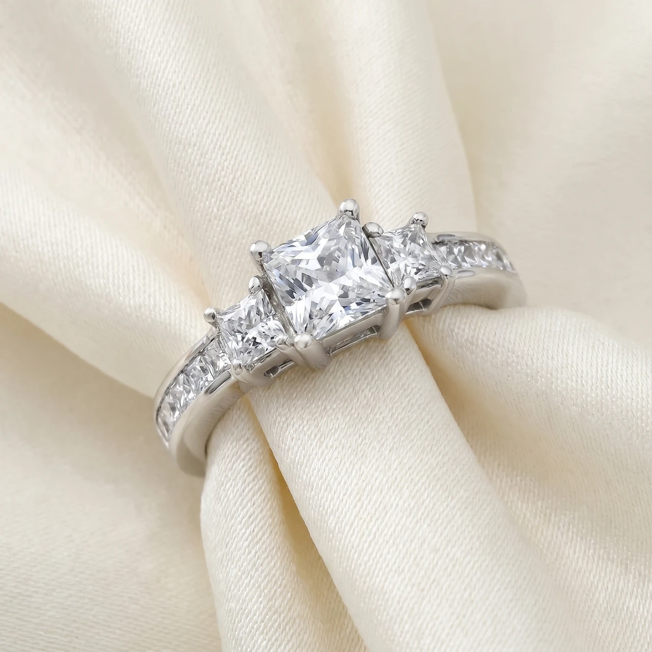 Princess Cut Diamond Engagement Ring 3-Stone 1 1/2ct 14k White Gold (H-I, I1)