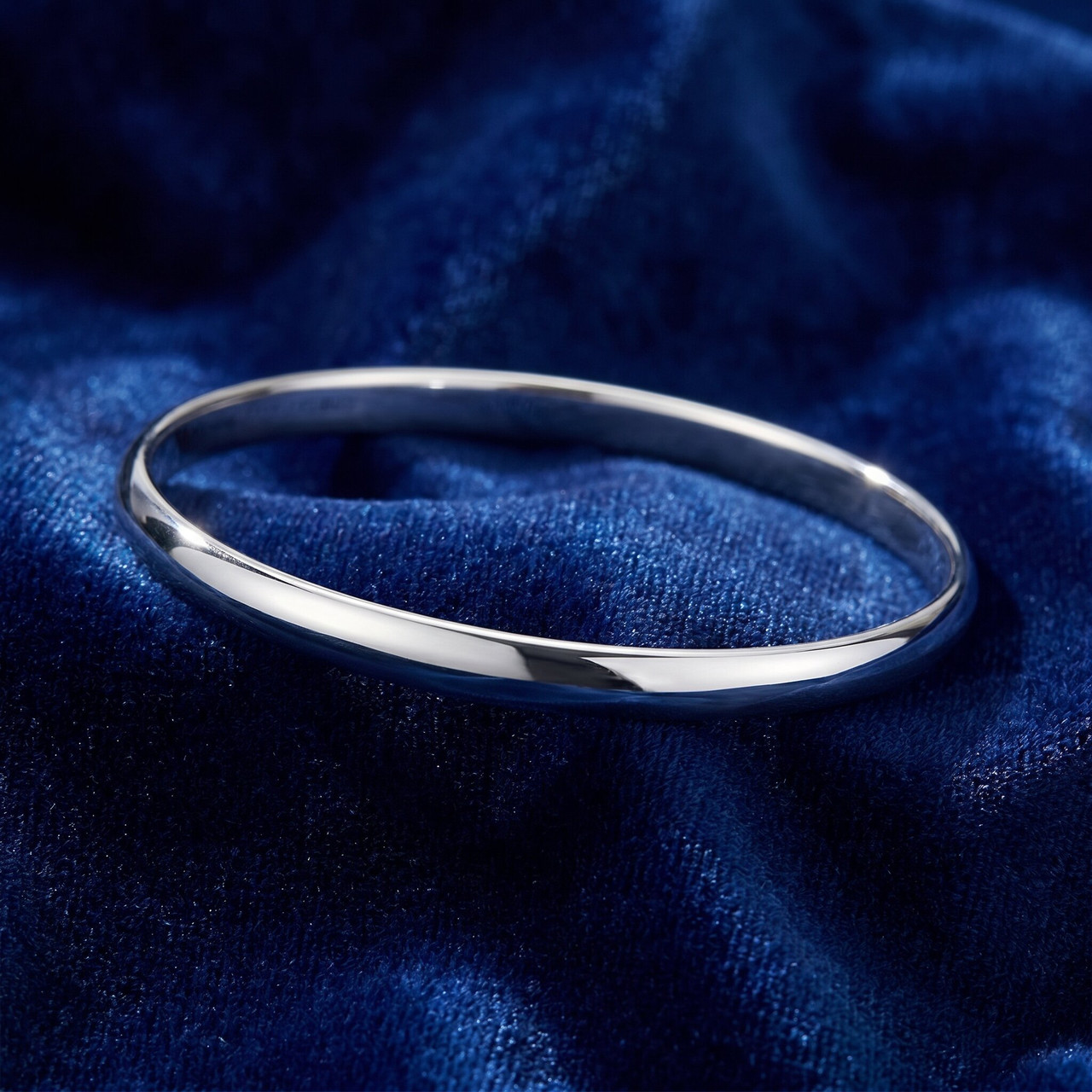 2mm 14K White Gold Comfort Fit Plain Wedding Band