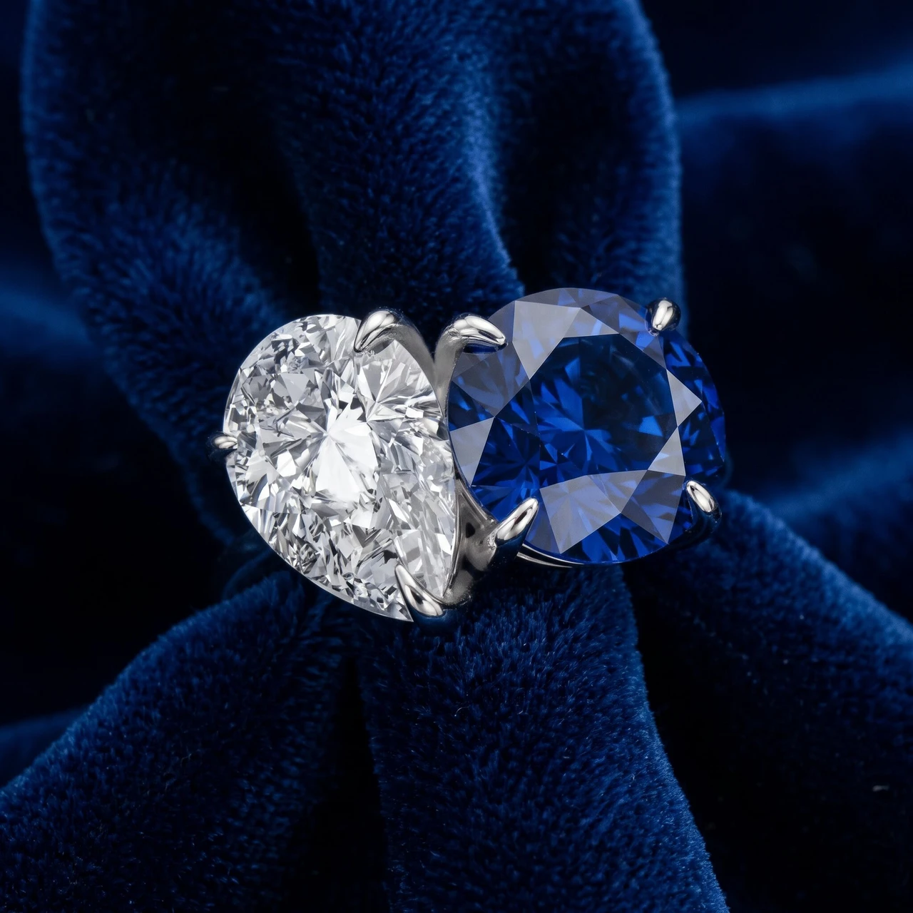 5 1/2Ct Certified Blue Sapphire & Diamond Toi Et Moi Diamond Ring Gold Lab Grown (G-H, VS)