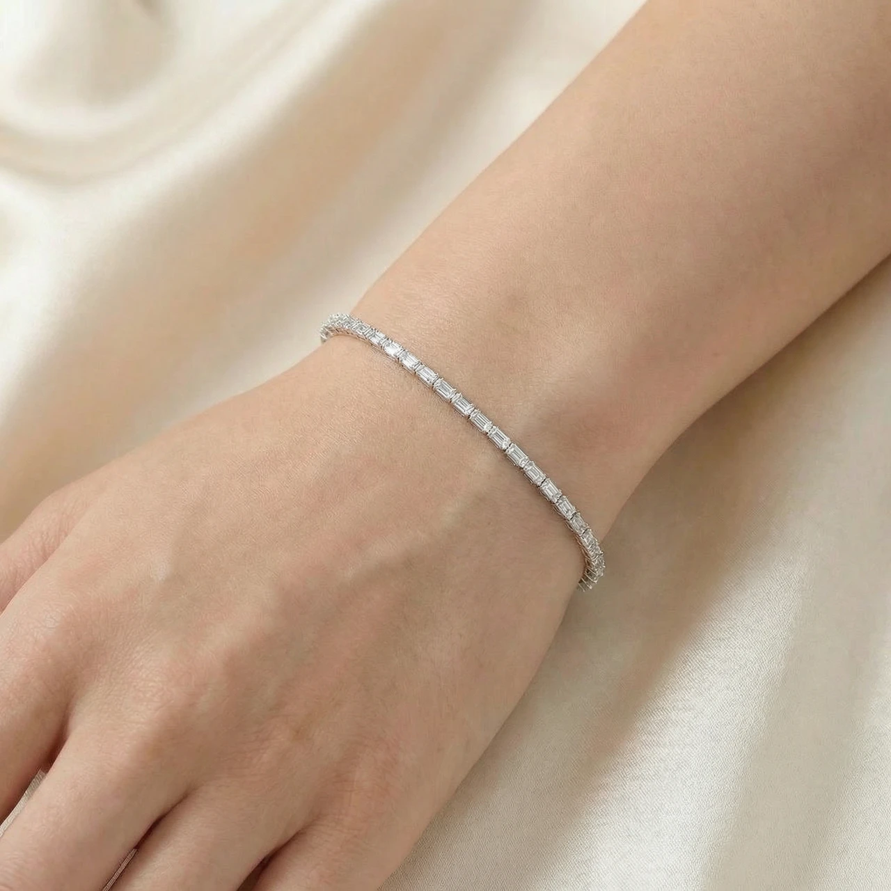 7Ct Emerald Cut Diamond East West Tennis Bracelet 14k White Gold Lab Grown (E-F, VS)
