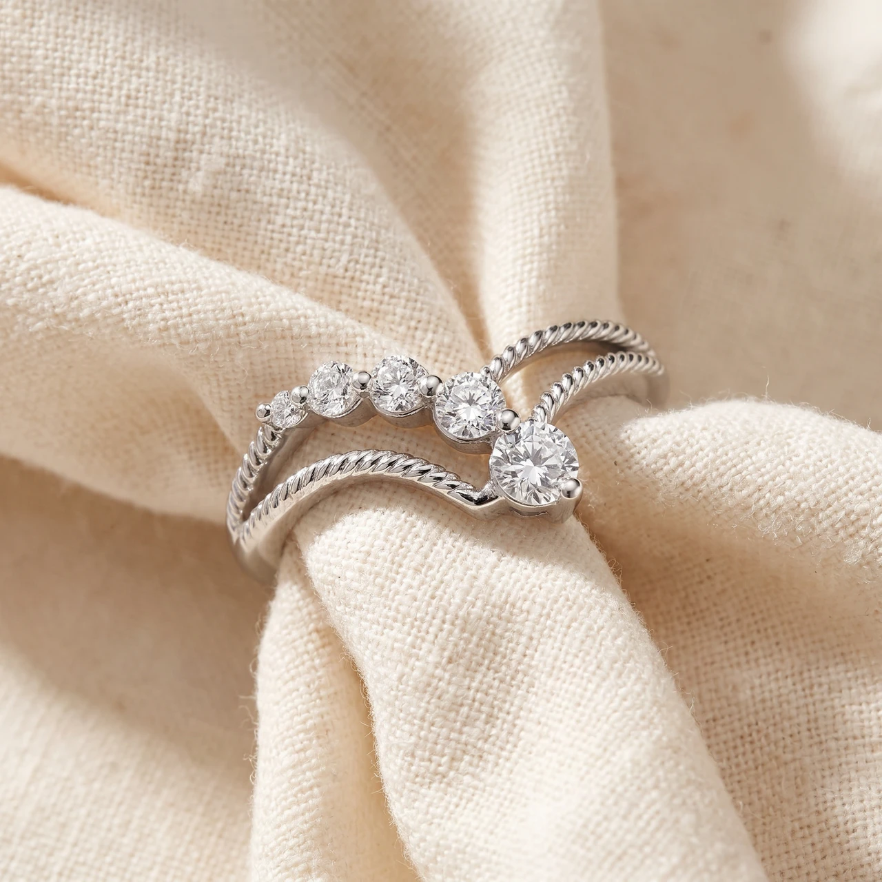 1/2 ct Graduated Diamond Journey Right Hand Ring 10K White Gold (G-H, I2-I3)