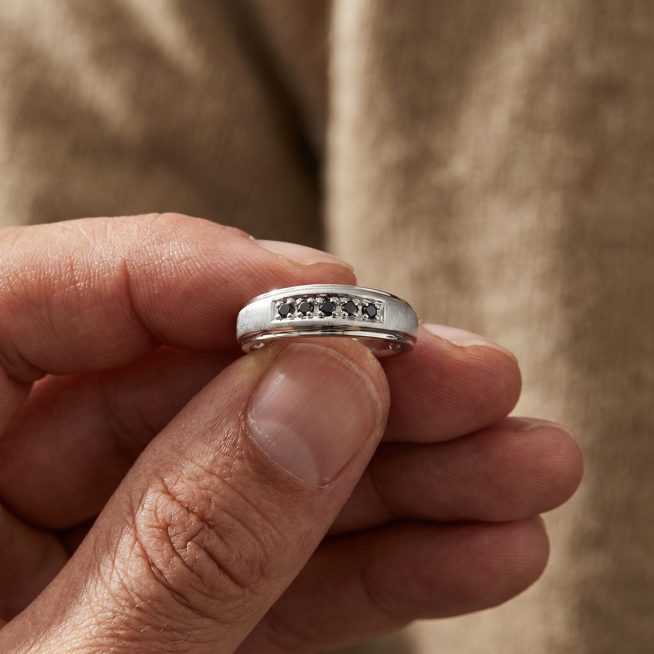 Mens Black Diamond White Gold Ring Brushed Wedding Band (Black, VVS)