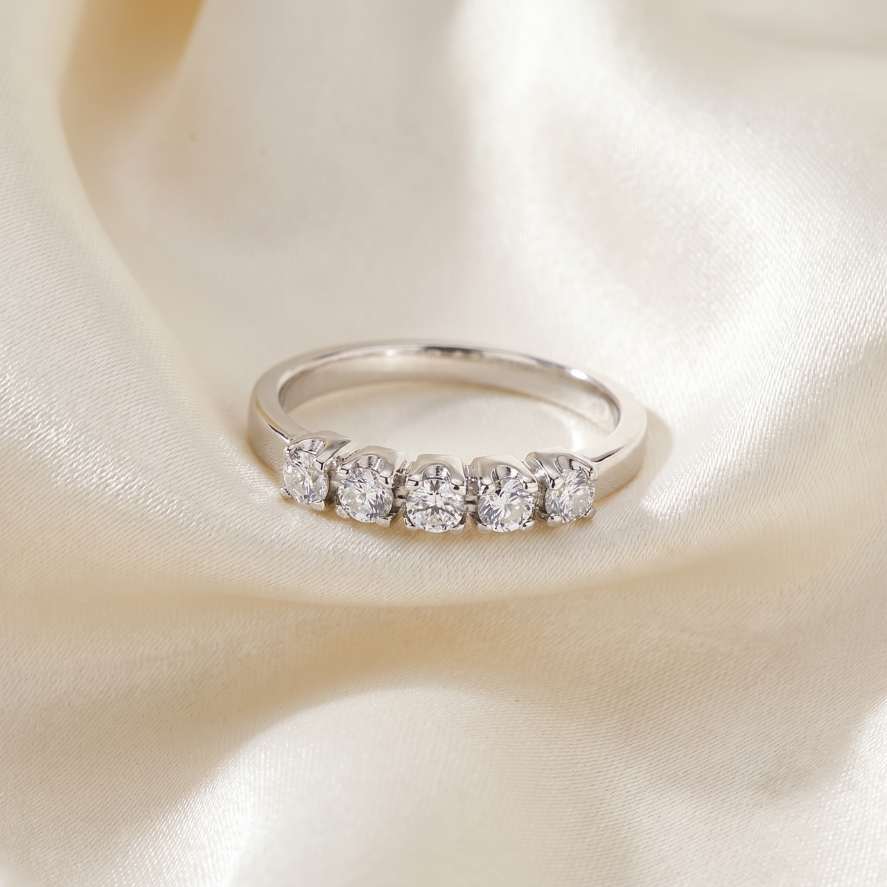 1/2ct Round Diamond Wedding Anniversary White Gold Ring (G-H, I2-I3)