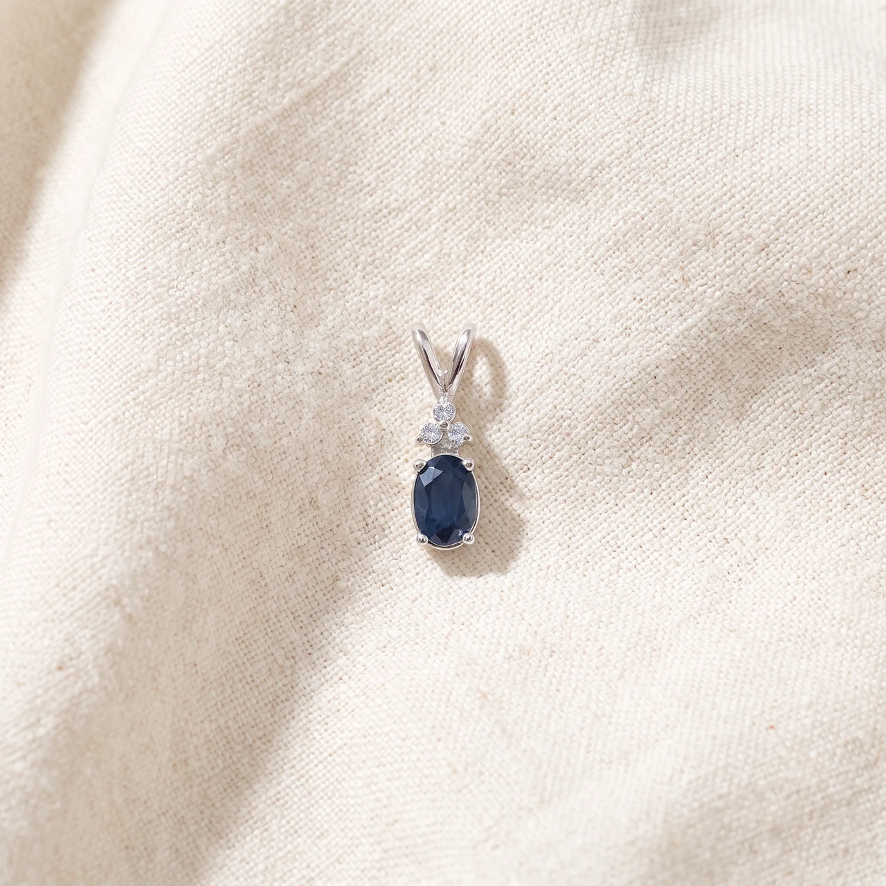 1/2ct Blue Sapphire Oval Shape & Diamond Pendant 14K White Gold (G-H, I1)