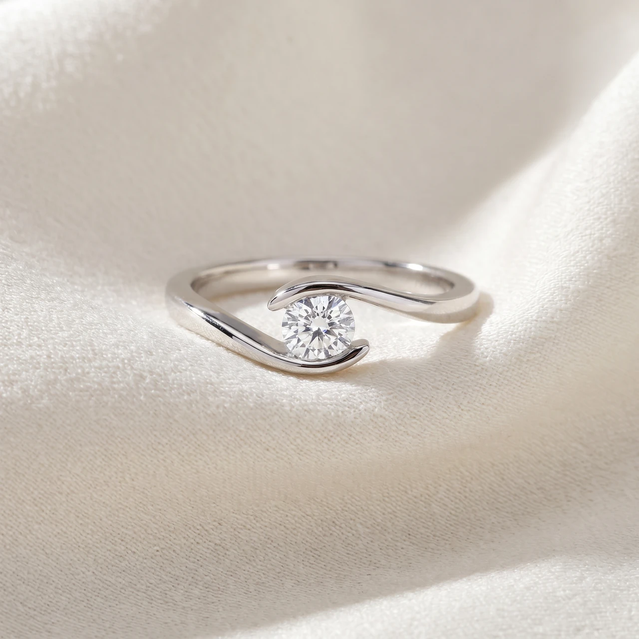 1/3ct Round Diamond Solitaire Modern Engagement Ring 14K White Gold (H-I, I1)