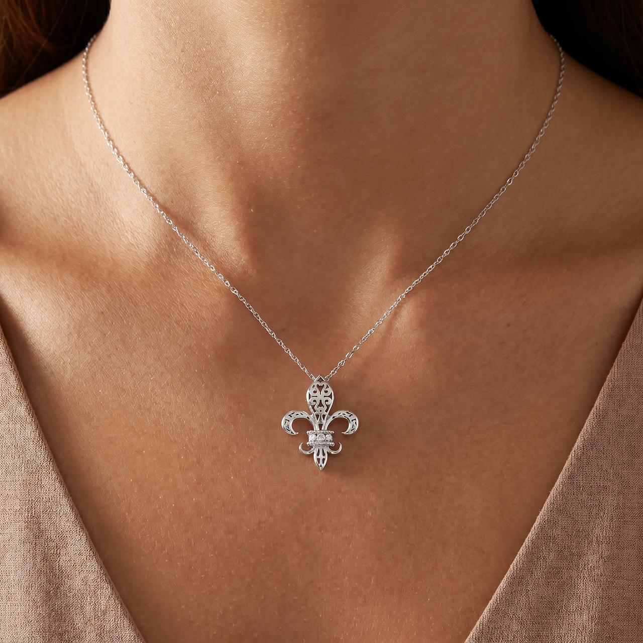 1/10ct Vintage Fleur De Lis Pendant 14K White Gold 1" Tall (G-H, I1)