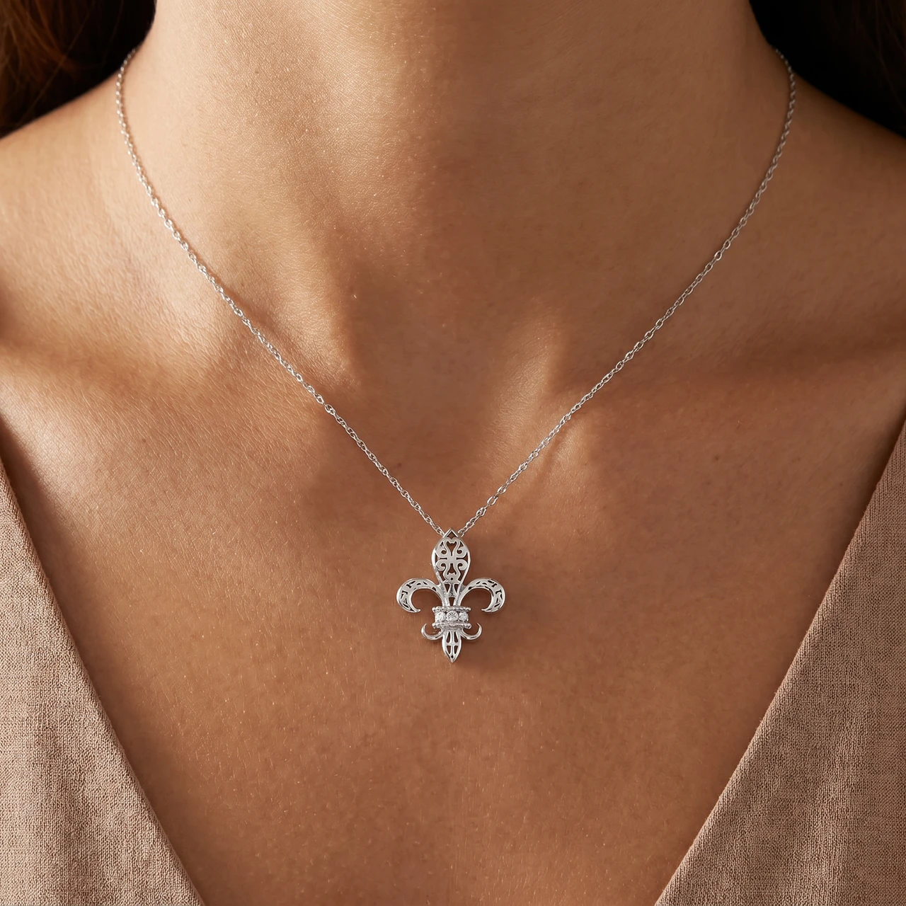 1/10ct Vintage Fleur De Lis Pendant 14K White Gold 1" Tall (G-H, I1)