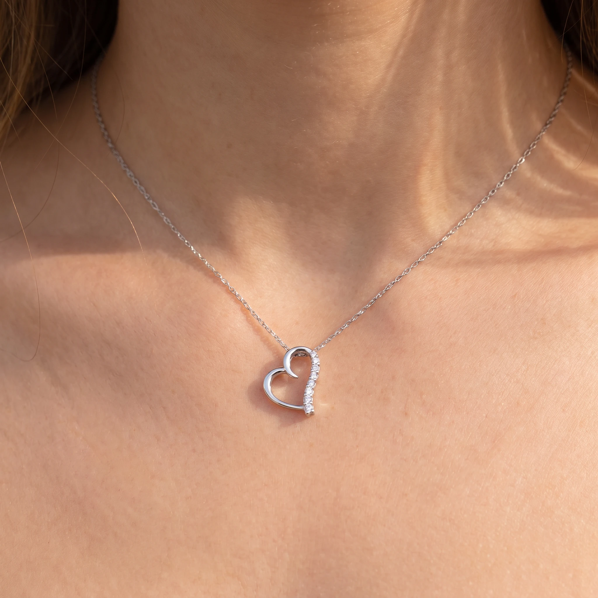 Diamond Heart Shape Pendant 10K White Gold (G-H, I1)