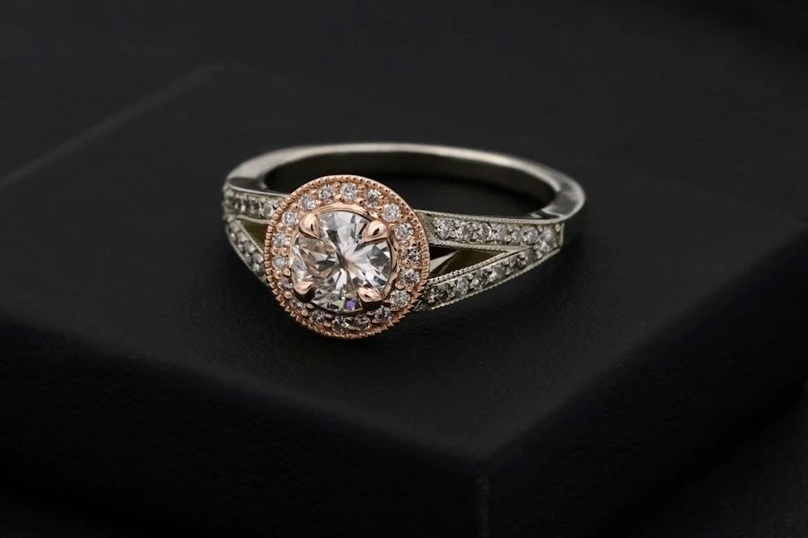How to Choose a Wedding Band That Fits Your Engagement Ring