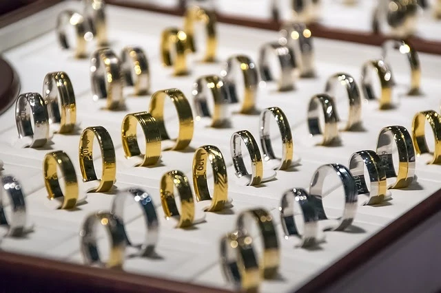 How to Layer Jewelry for the Perfect Summer Look