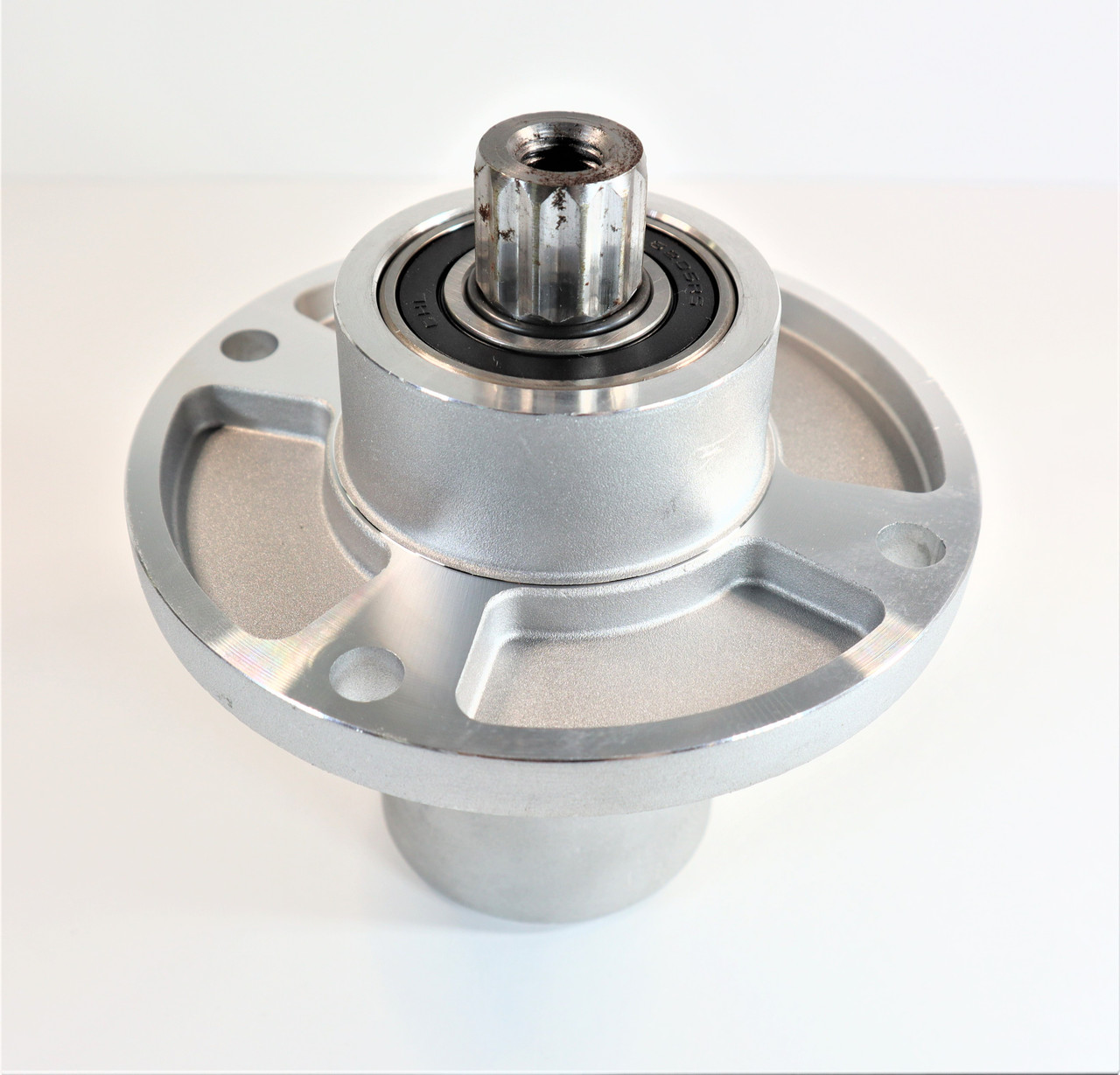 BLADE SPINDLE FOR HUSTLER ZERO TURN MOWER (601804)